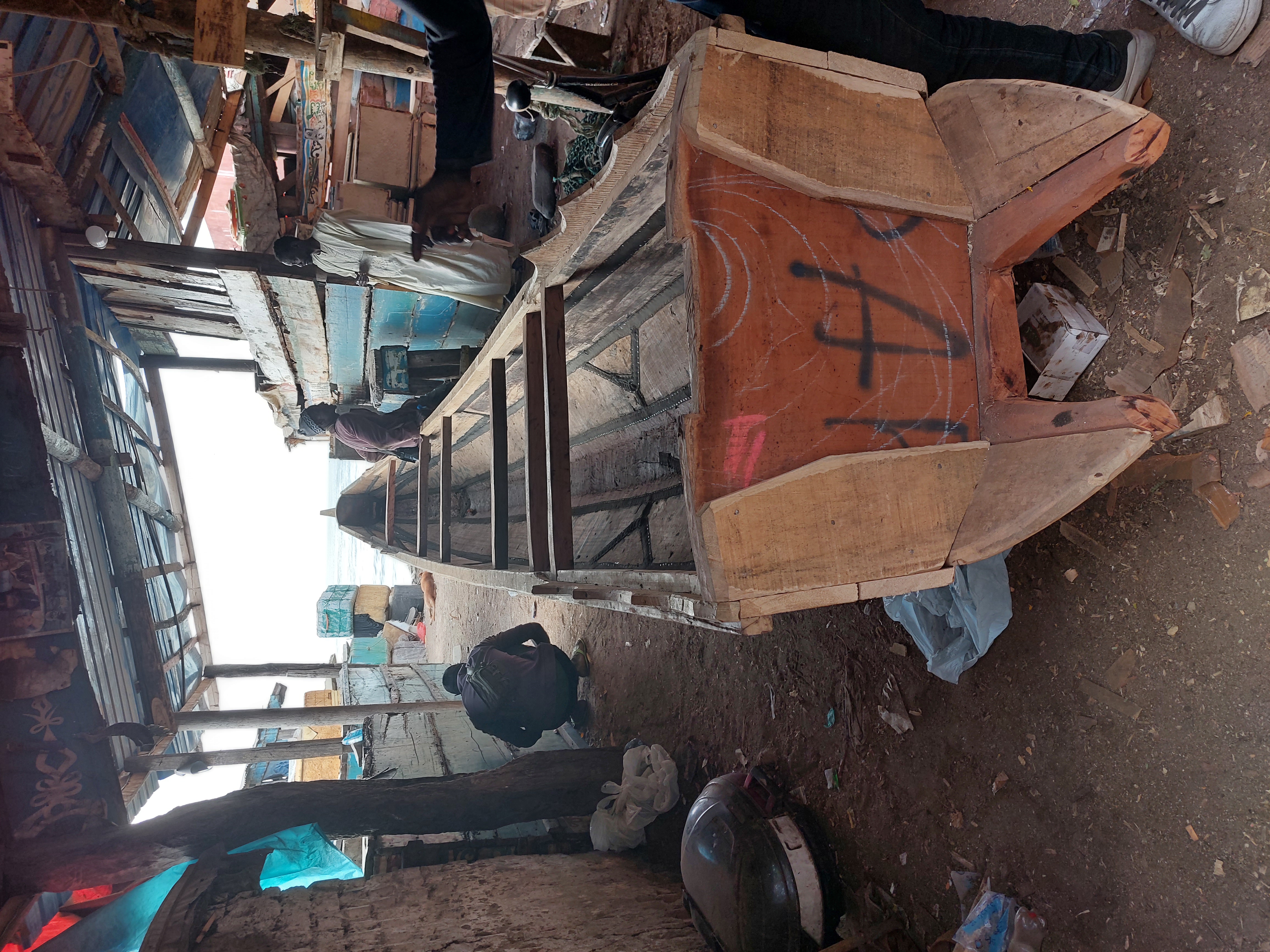 Constructing a 'safe' boat for departure - Dakar Image
