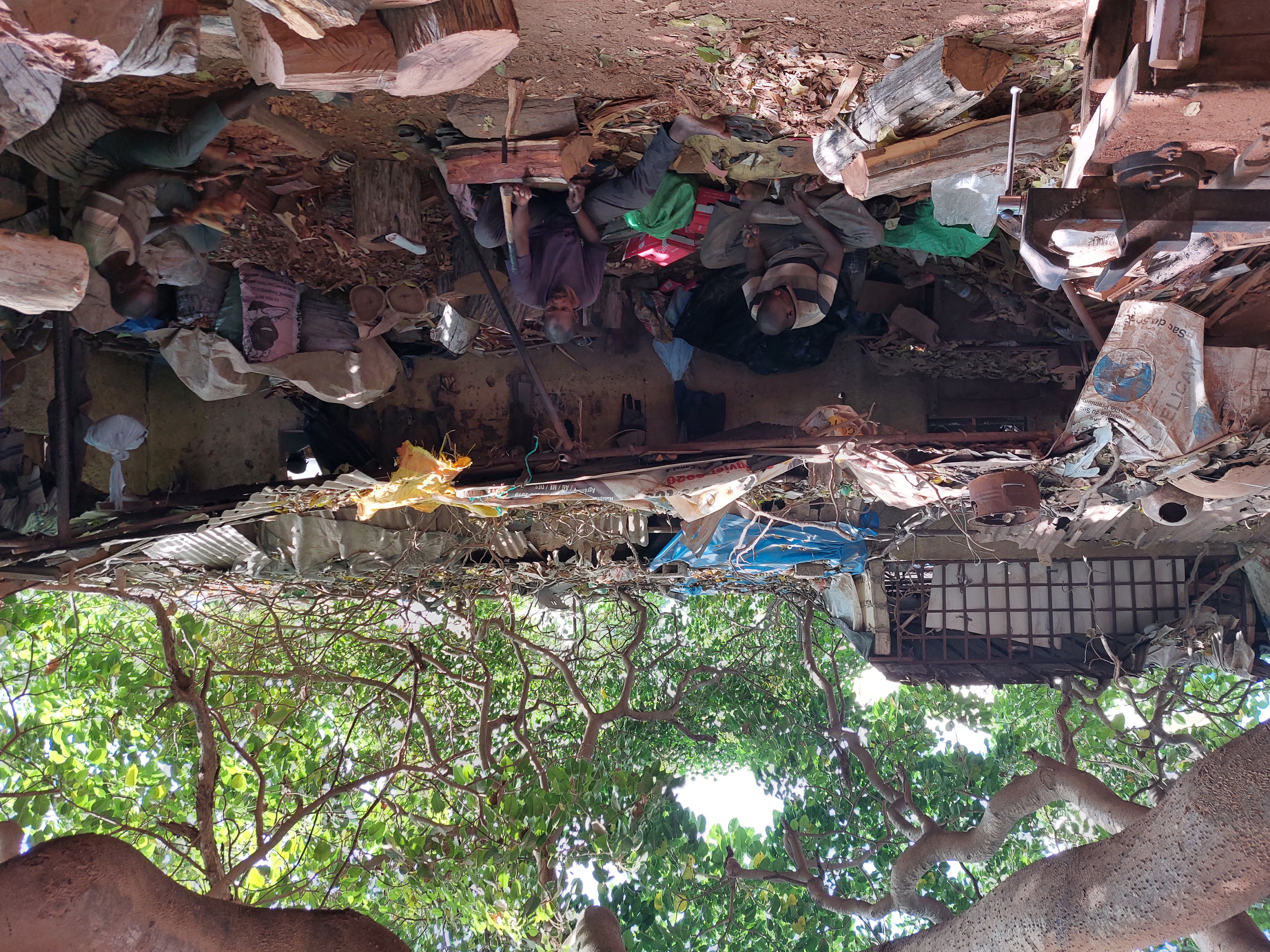 Everyday's life in Dakar: informal craft work for tourists Image