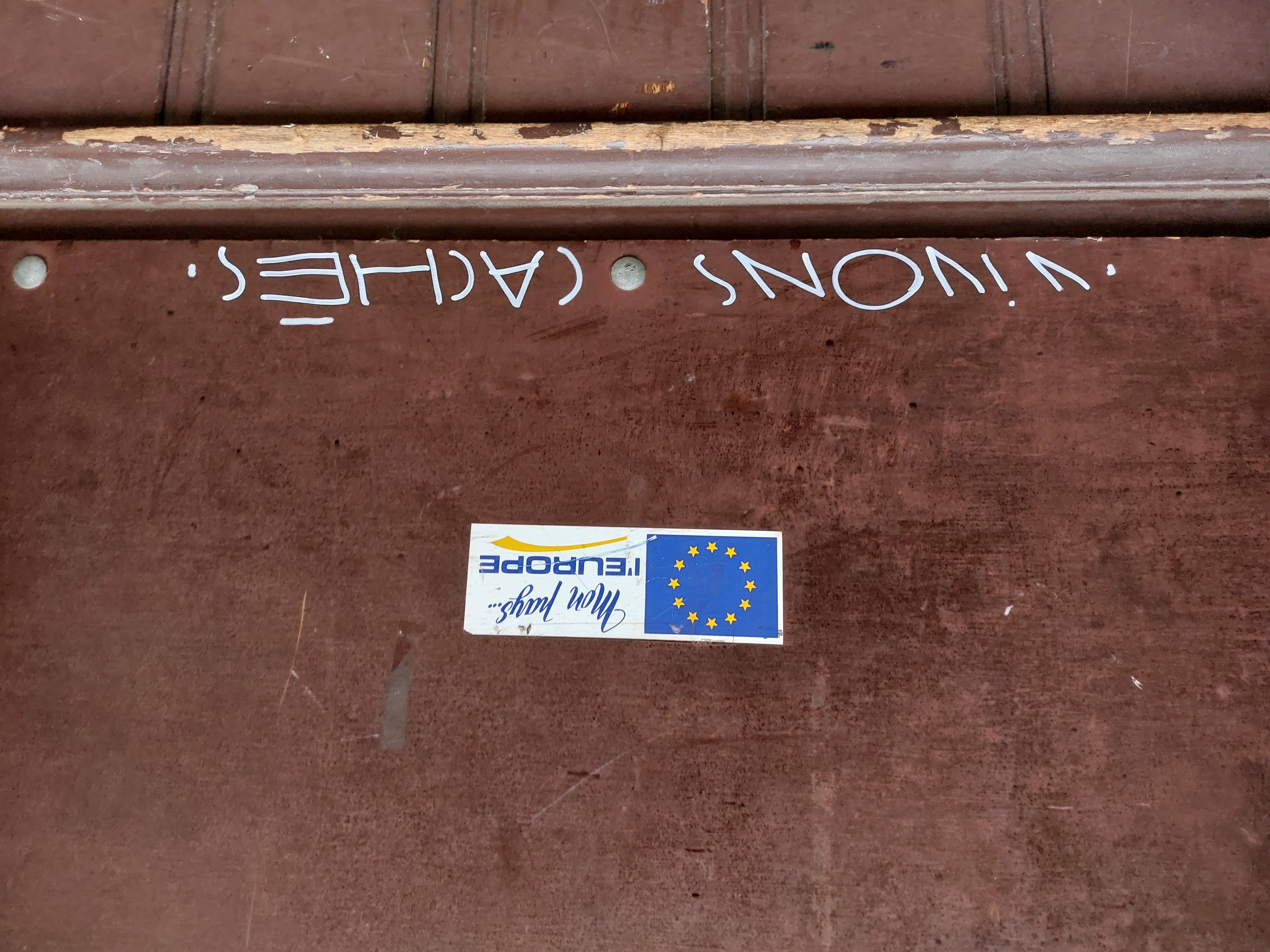 A door in Brussels. Europe as promised land. 'In order to live happily, live in secret Image